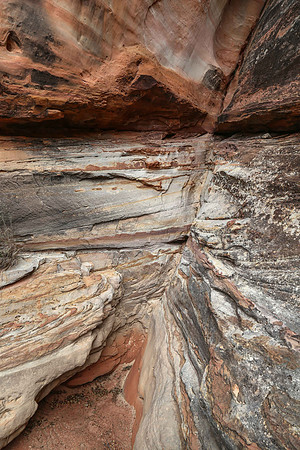A dead-end in a side canyon of Grand Wash