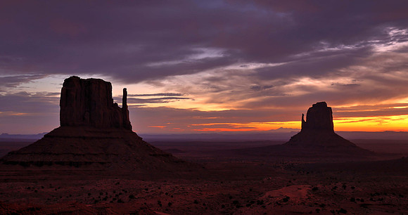 Dawn in Monument Valley