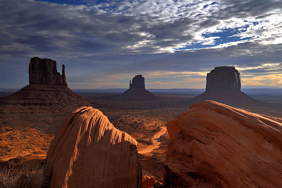 Dawn in Monument Valley
